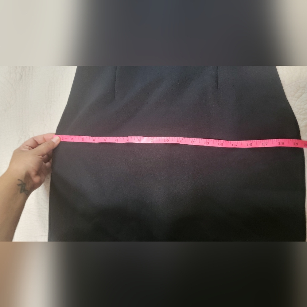 Elegant Black Off-Shoulder Dress - Picture 5 of 9